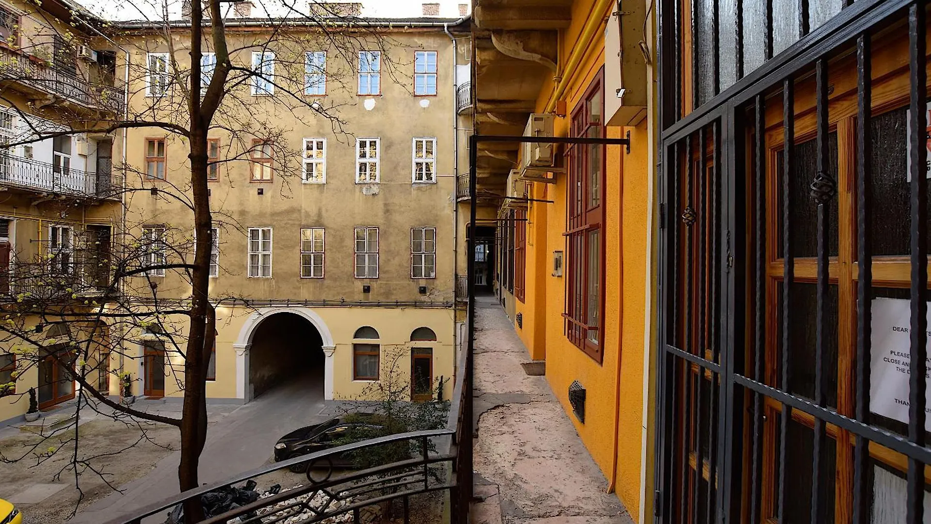 New Faces Design Apartment In Downtown Budapest